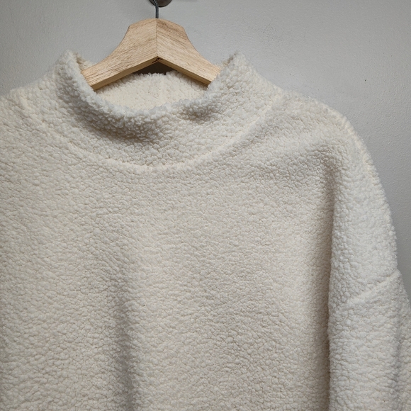 GAP Sherpa Pullover Sweater Women Size M Cream High Neck Cozy Comfy Fall Winter - Picture 2 of 7